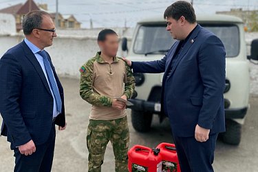 Дамир Фахрутдинов передал автомобиль на фронт